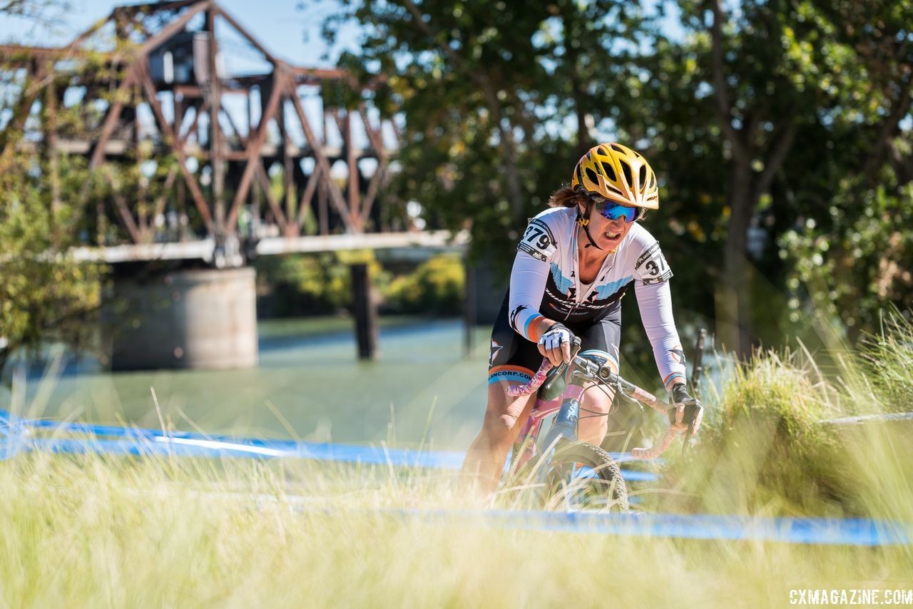 Paige Geleoto lets it rip down by the river. 2018 West Sacramento CX Grand Prix. © J. Vander Stucken / Cyclocross Magazine