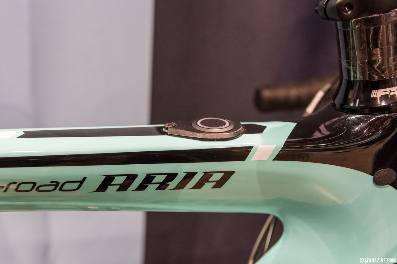 A single control button on the toptube scrolls through the power modes. The E-Road Aria can also be controlled by an app on your phone. Bianchi Orso, Impulso All Road and E-Road Aria, Interbike 2018. © C. Lee / Cyclocross Magazine