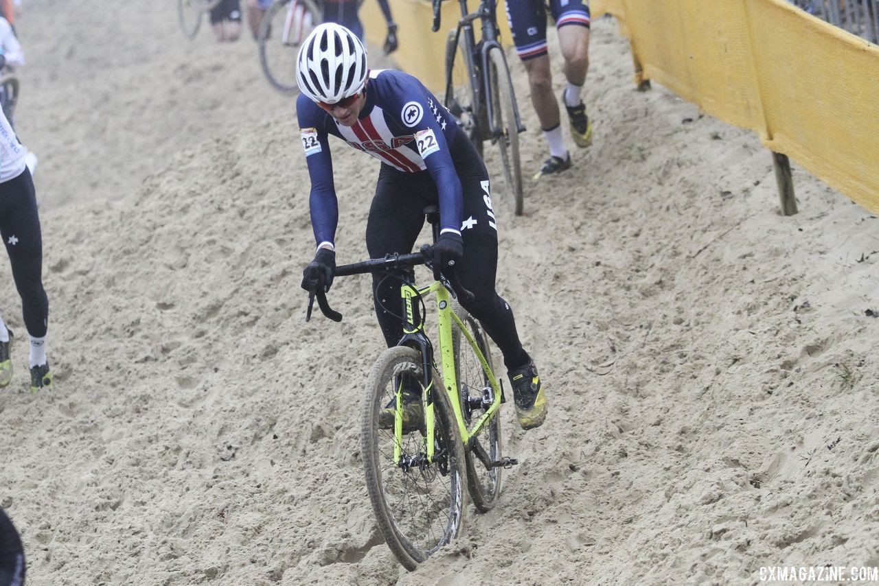 Jared Scott makes his way through one of the many dunes. 2018 World Cup Koksijde. © B. Hazen / Cyclocross Magazine