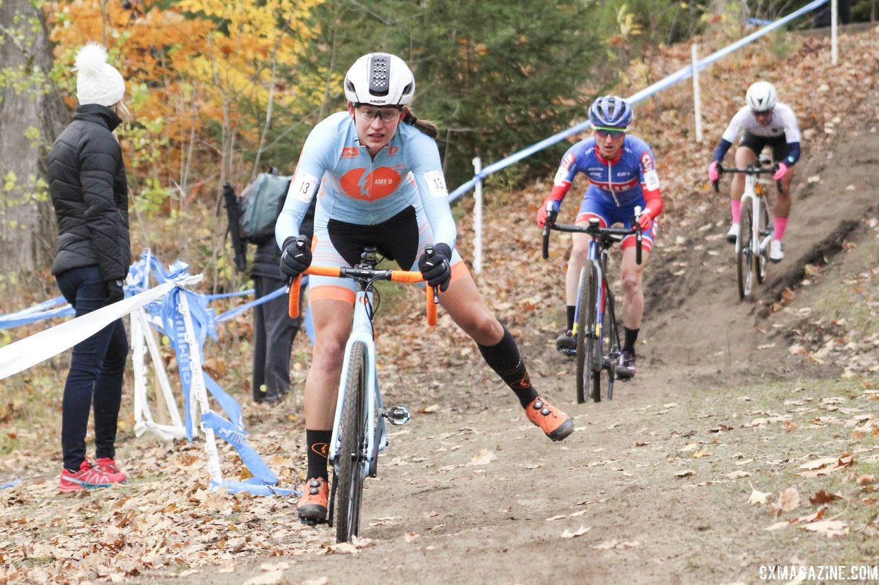 Emily Werner uses an outrigger on the steep descent. 2018 Pan-American Cyclocross Championships, Midland, Ontario. © Z. Schuster / Cyclocross Magazine