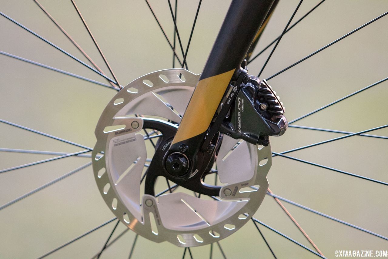 The Jari features flat mount brakes and thru axles. It is equipped with 160mm rotors. 2019 Fuji Jari Carbon 1.1 Gravel bike. © Cyclocross Magazine