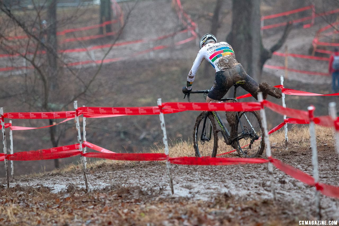 Sheffield remounts after getting tangled in the course tape. Junior Men 17-18. 2018 Cyclocross National Championships, Louisville, KY. © A. Yee / Cyclocross Magazine