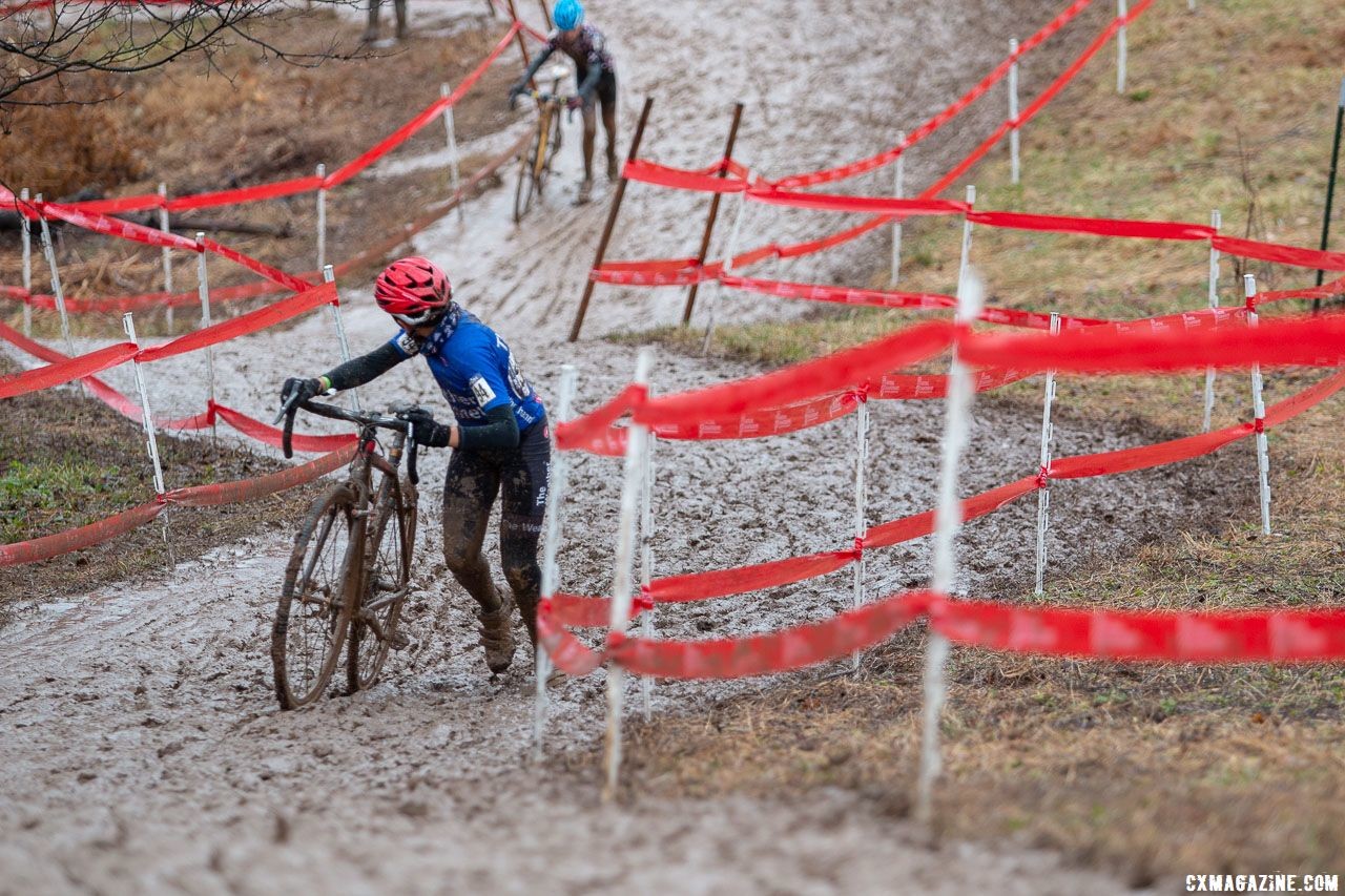 Several riders made up or lost places on the run ups. Junior Men 11-12. 2018 Cyclocross National Championships, Louisville, KY. © A. Yee / Cyclocross Magazine