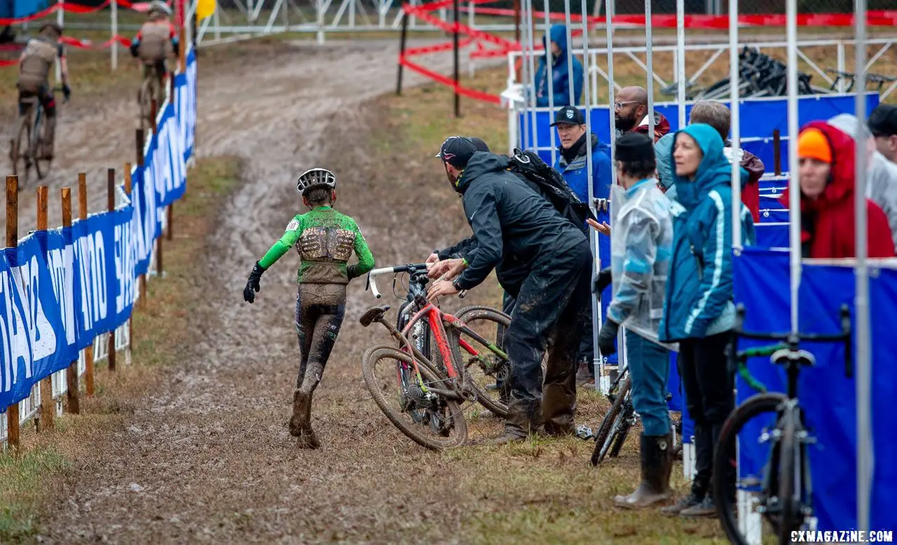 Jett Balika takes a bike through pit 2. Junior Men 11-12. 2018 Cyclocross National Championships, Louisville, KY. © A. Yee / Cyclocross Magazine