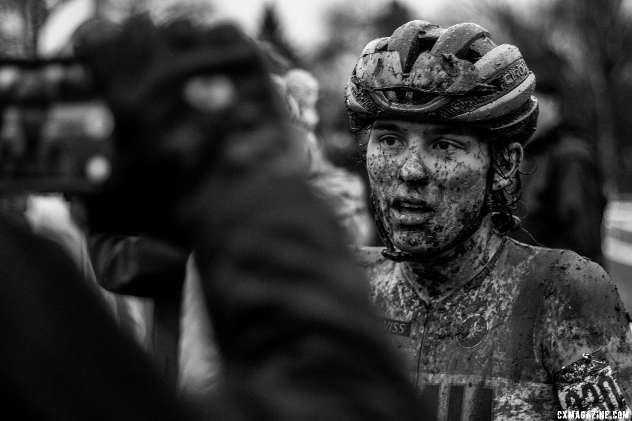 Funston explains his tire choices. Collegiate Varsity Men. 2018 Cyclocross National Championships, Louisville, KY. © A. Yee / Cyclocross Magazine