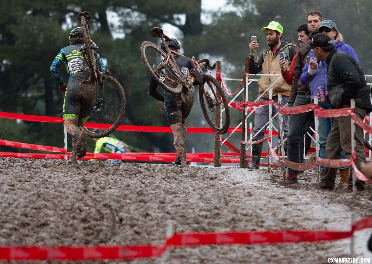 Wells caught the learders on his way to the stone stairs. Singlespeed Men. 2018 Cyclocross National Championships, Louisville, KY. © A. Yee / Cyclocross Magazine