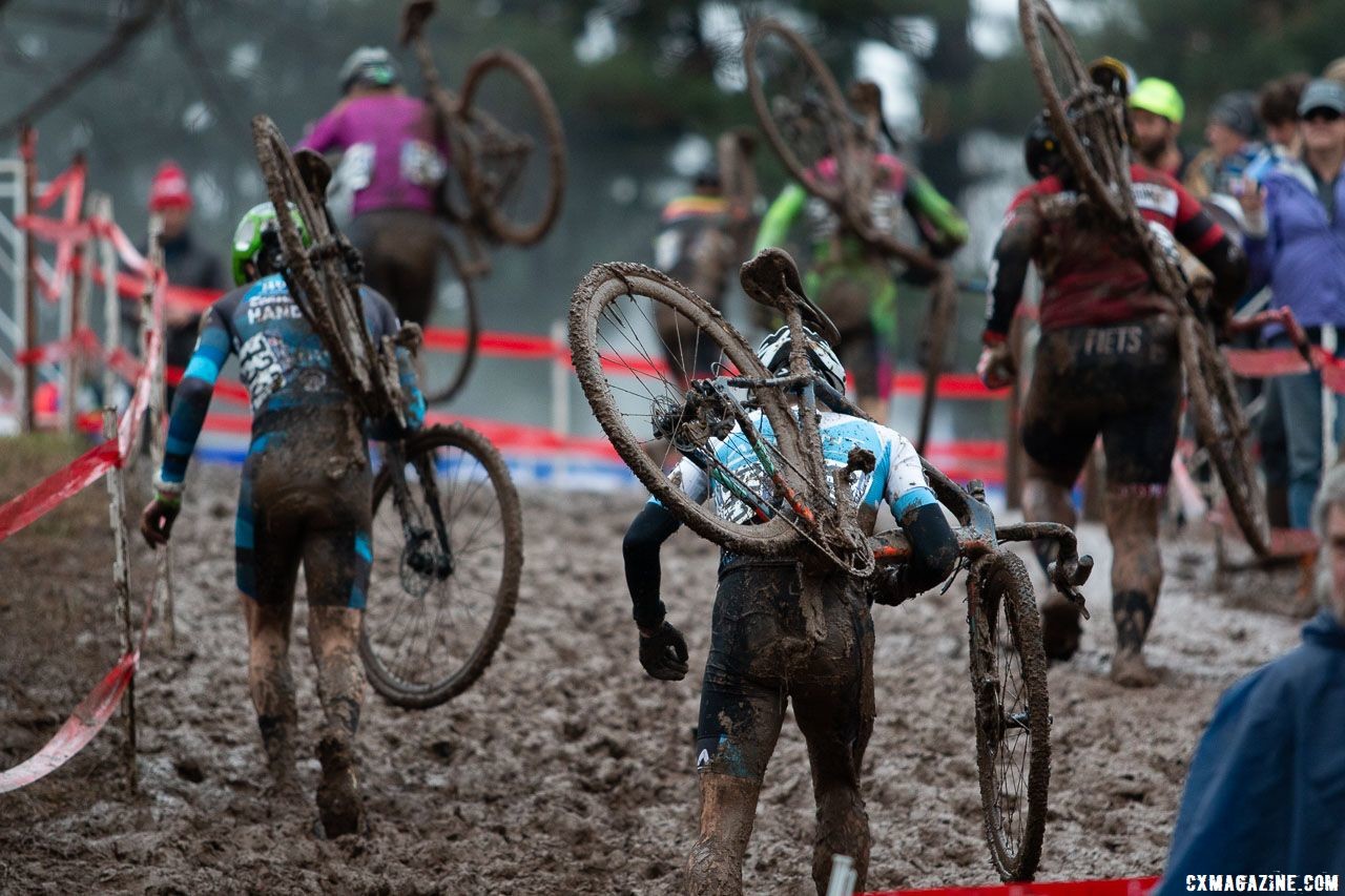 With such a large field, at any given time most of the course had a similar sight. Singlespeed Men. 2018 Cyclocross National Championships, Louisville, KY. © A. Yee / Cyclocross Magazine