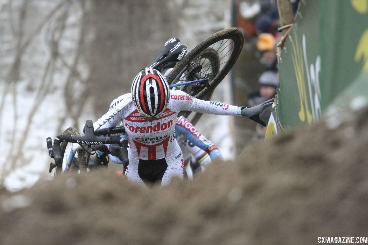 Ceylin del Carmen Alvarado gets ready to crest the run-up. 2018 Superprestige Zonhoven. © B. Hazen / Cyclocross Magazine