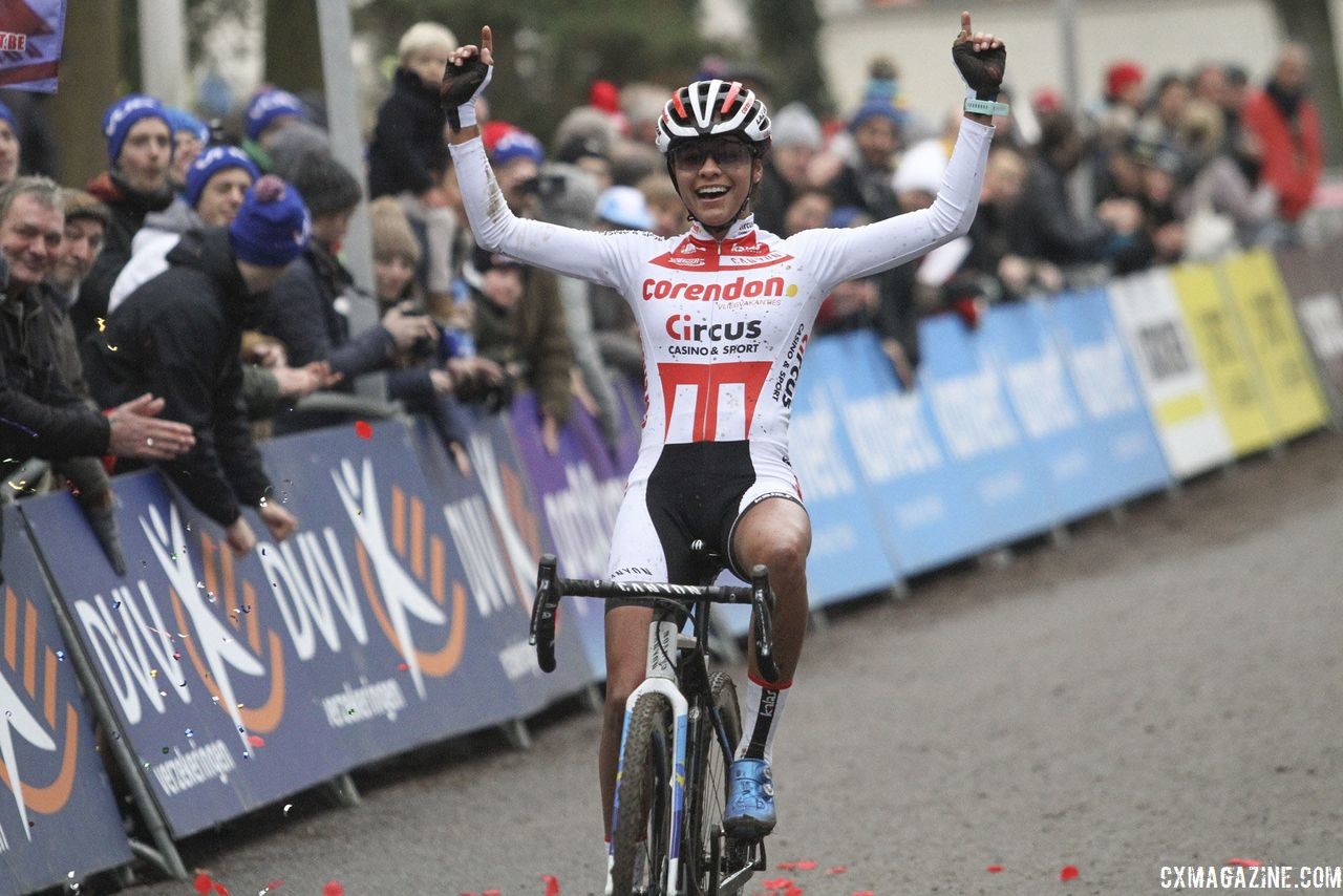 Ceylin del Carmen Alvarado got her first career Elite win at a Belgian race on Sunday. 2019 Brussels Universities Cyclocross. © B. Hazen / Cyclocross Magazine
