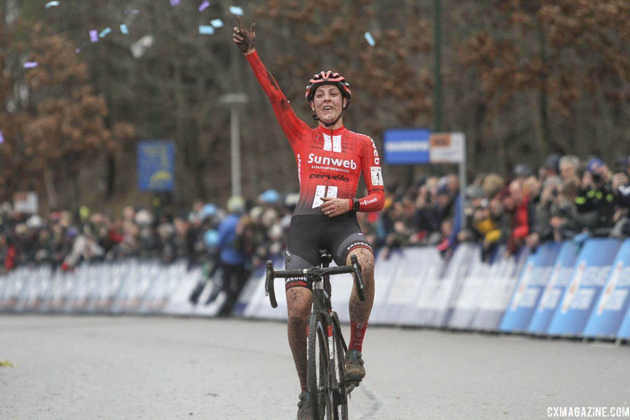 Lucinda Brand won her second straight Dutch Nationals on Sunday. 2019 Dutch Cyclocross National Championships, Huijbergen. © B. Hazen / Cyclocross Magazine