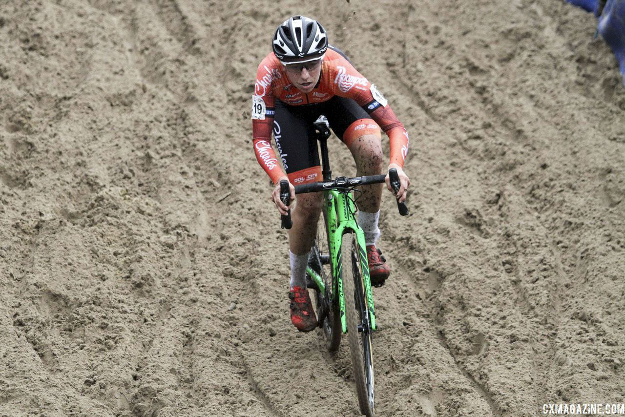 Maud Kaptheijns takes the sandy descent. 2019 Dutch Cyclocross National Championships, Huijbergen. © B. Hazen / Cyclocross Magazine