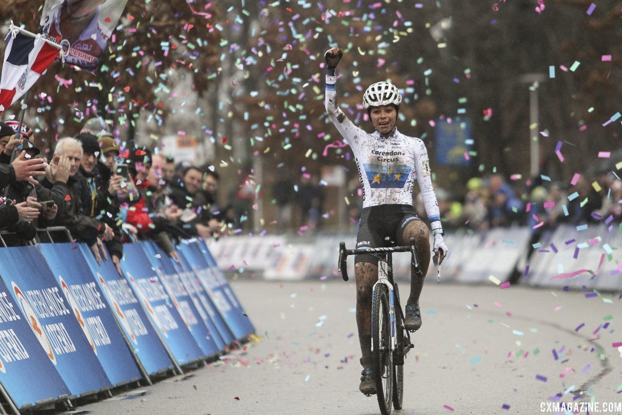 Ceylin del Carmen Alvarado won the U23 Women's title. 2019 Dutch Cyclocross National Championships, Huijbergen. © B. Hazen / Cyclocross Magazine