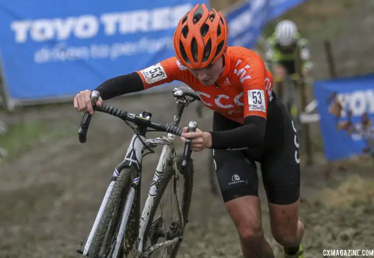 Pauline Rooijakkers pushes her bike. She finished just off the lead lap. 2019 GP Sven Nys, Elite Women - DVV Verzekeringen Trofee. © B. Hazen / Cyclocross Magazine