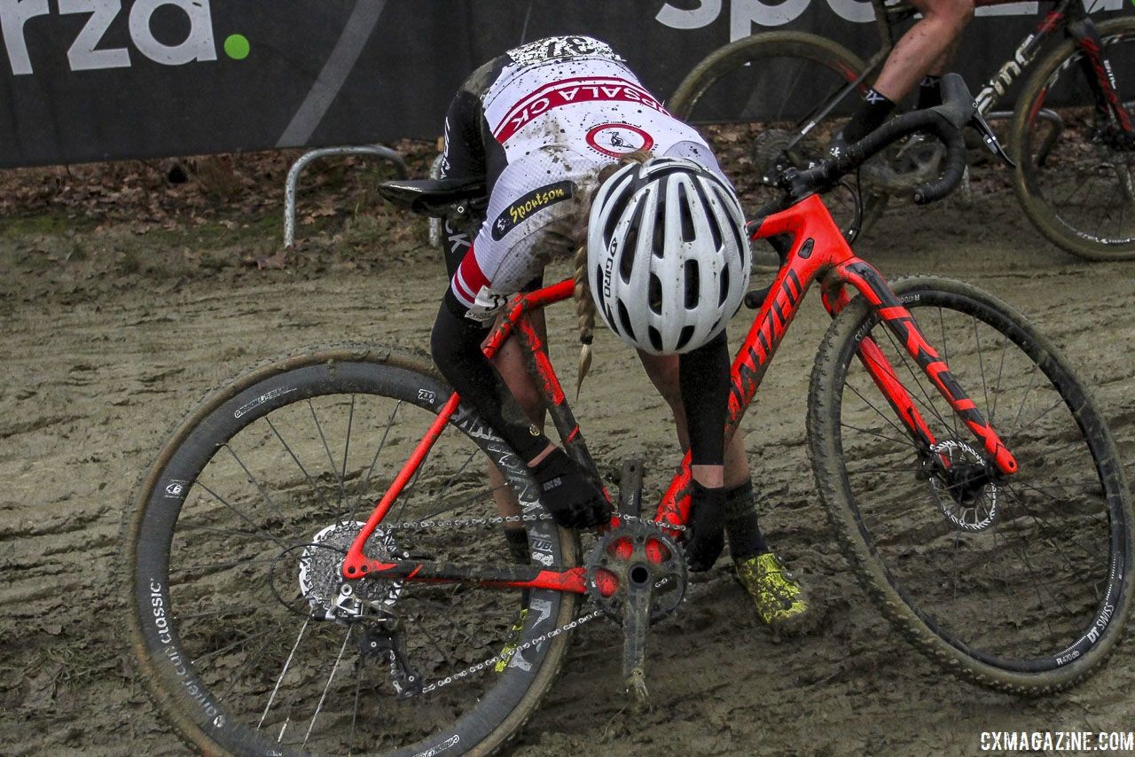 The mud got the best of Ida Erngren's chain. 2019 GP Sven Nys, Elite Women - DVV Verzekeringen Trofee. © B. Hazen / Cyclocross Magazine