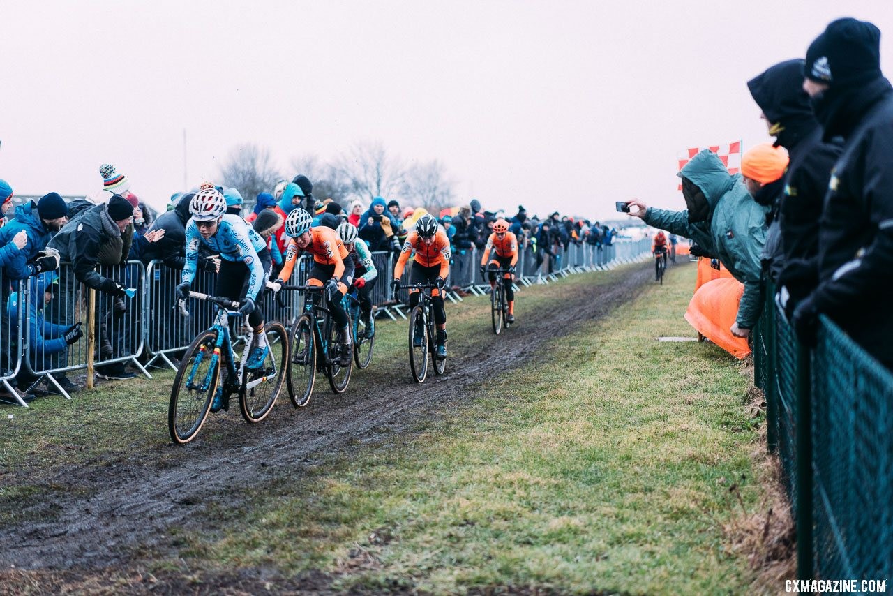 Sanne Cant leads the Elite Women's field and put a number on the four Dutch stars. 2019 Cyclocross World Championships, Bogense, Denmark. © Taylor Kruse / Cyclocross Magazine