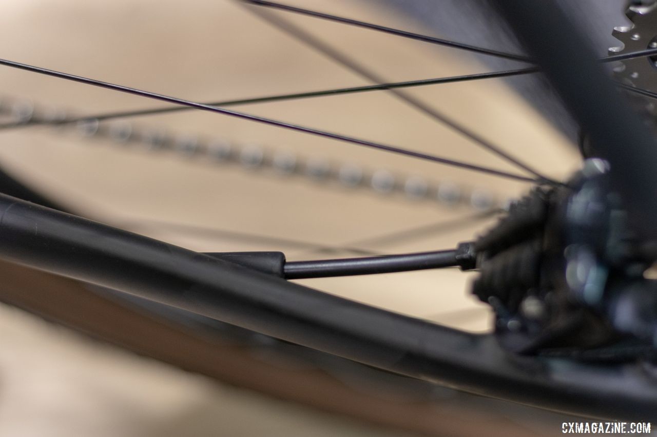 Crumpton's carbon gravel bike featured some of the cleanest internal routing we saw at the show. 2019 NAHBS Sacramento. © A. Yee / Cyclocross Magazine