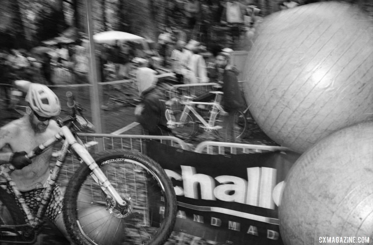 A rider powers through the yoga ball gauntlet. 2018 Single Speed Cyclocross World Championships, Tournai, Belgium. © Anders Bendixen