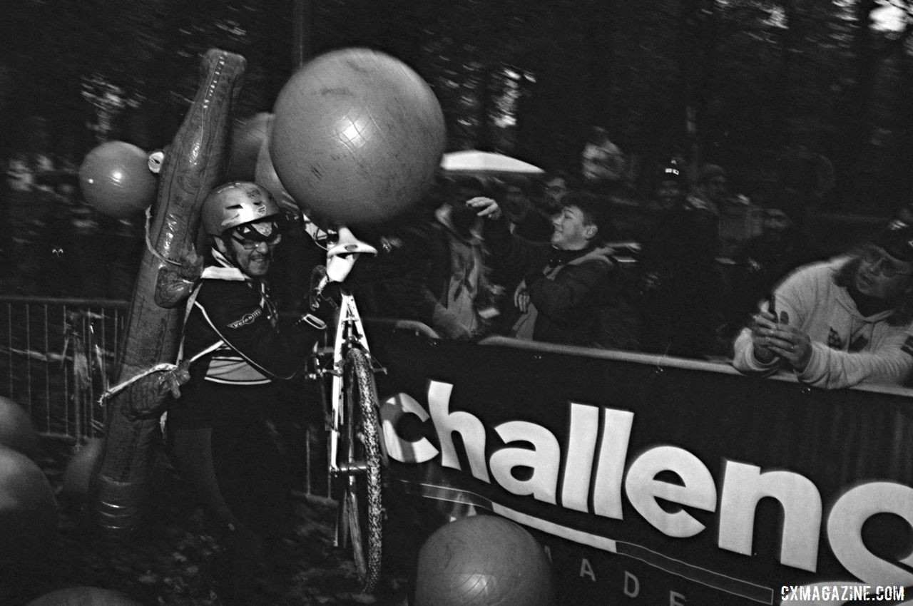 Yoga balls were back as an obstacle to dodge. 2018 Single Speed Cyclocross World Championships, Tournai, Belgium. © Anders Bendixen