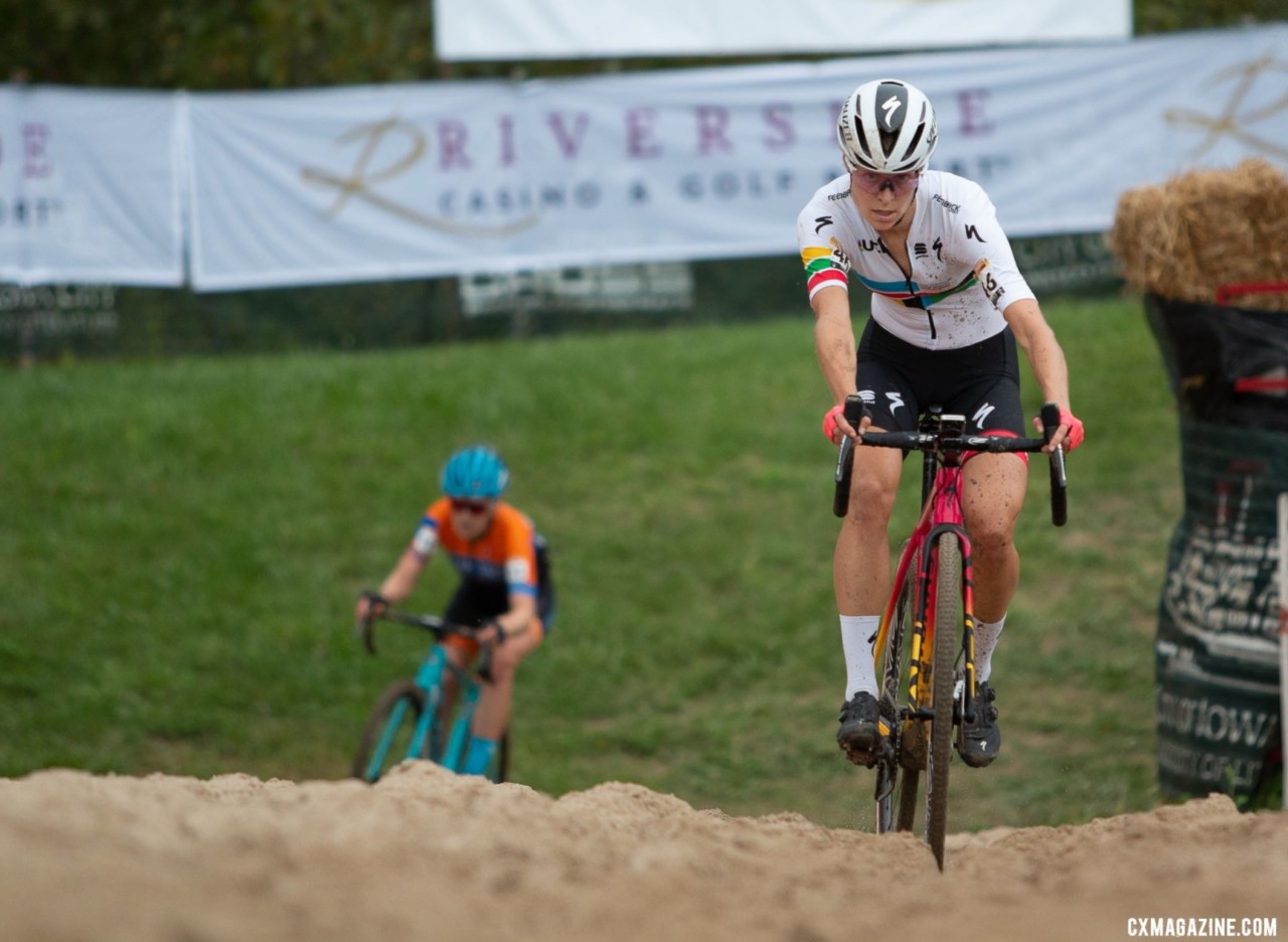 The sand was Rochette's weakness and Honsinger's strength. 2019 Jingle Cross. © A. Yee / Cyclocross Magazine