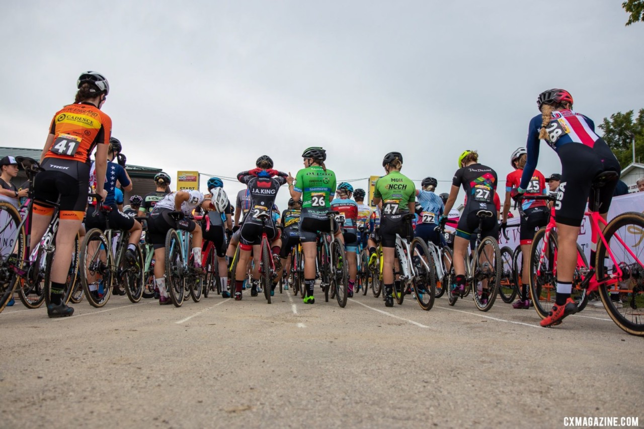 The women close out the day at the 2019 Jingle Cross World Cup. Elite Women. © A. Yee / Cyclocross Magazine