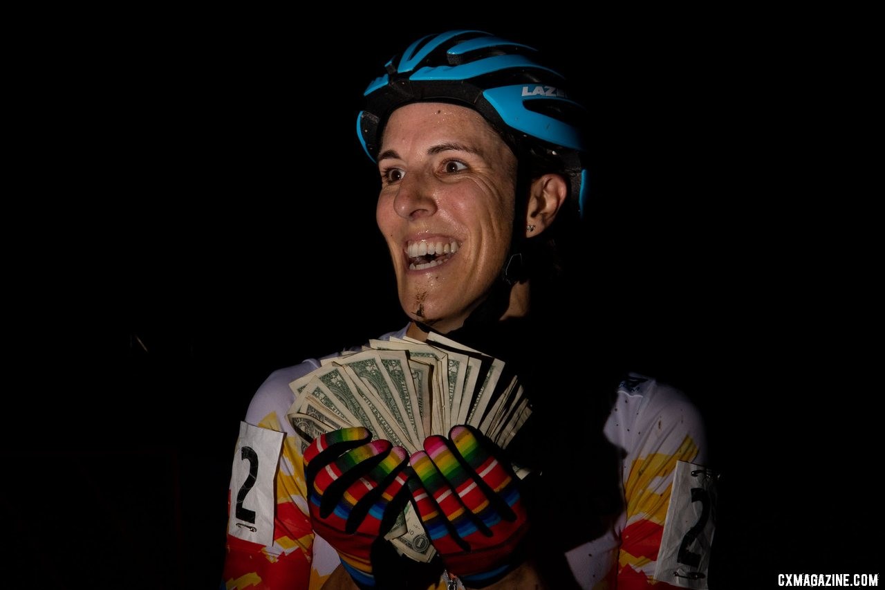 Sunny GIlbert was the queen of the handups Friday night. 2019 Jingle Cross Friday Night Elite Women. © A. Yee / Cyclocross Magazine