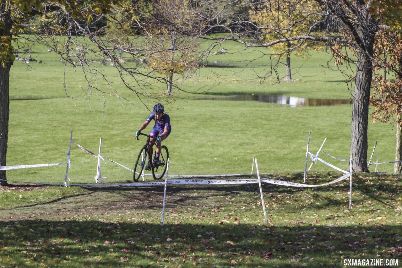 Mary Randall takes a corner after a muddy off-camber. 2019 Sunrise Park Cyclocross, Chicago Cross Cup. © Z. Schuster / Cyclocross Magazine