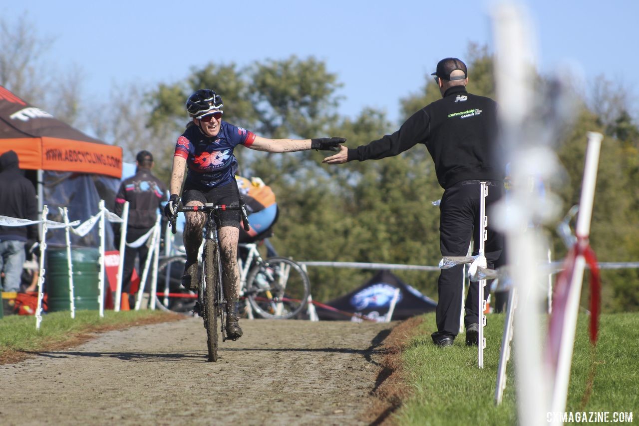 There were good vibes all around during the Women's race. 2019 Sunrise Park Cyclocross, Chicago Cross Cup. © Z. Schuster / Cyclocross Magazine