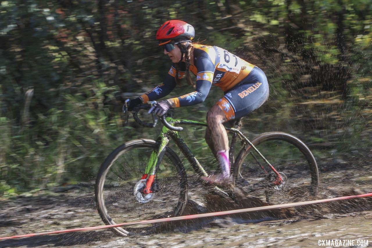 Splashy splashy for Elizabeth Franczyk. 2019 Sunrise Park Cyclocross, Chicago Cross Cup. © Z. Schuster / Cyclocross Magazine