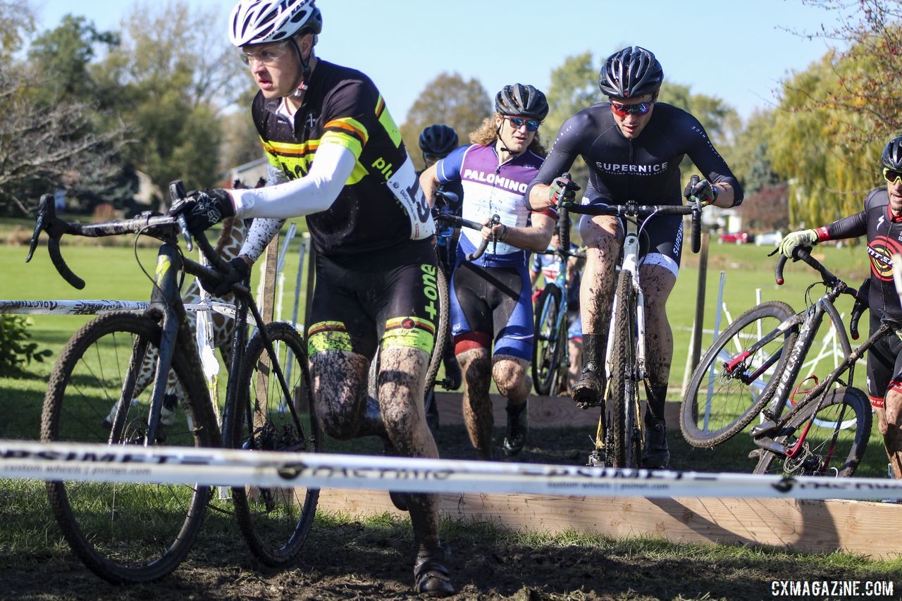 Travis Braun hops the less muddy set of barriers in traffic. 2019 Sunrise Park Cyclocross, Chicago Cross Cup. © Z. Schuster / Cyclocross Magazine