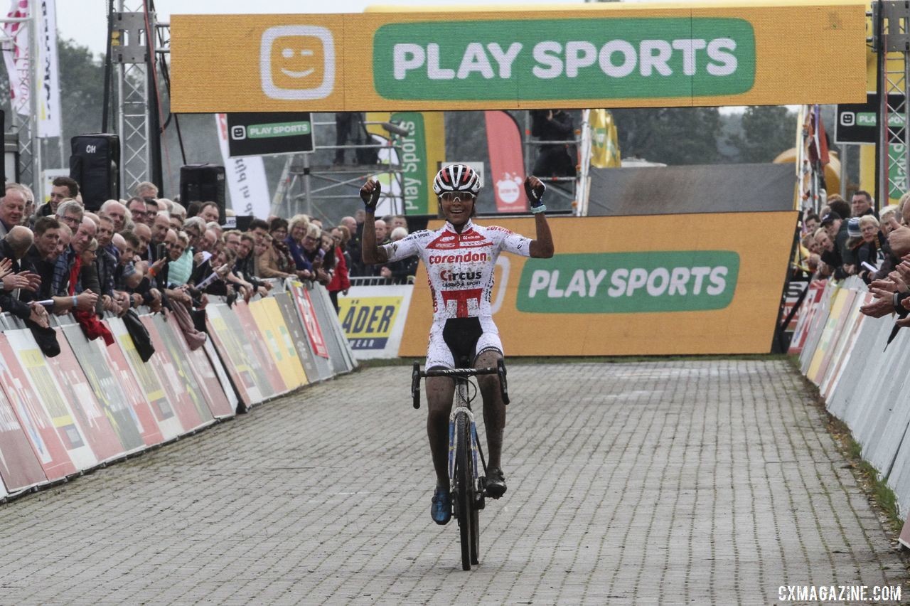 Ceylin Alvarado won in solo fashion on Sunday. 2019 Superprestige Gieten. © B. Hazen / Cyclocross Magazine