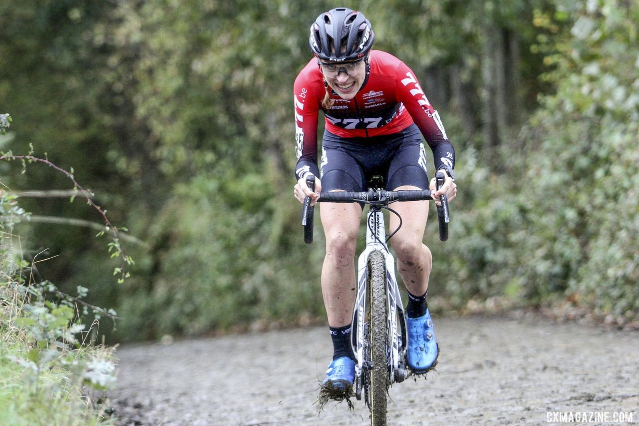 Yara Kastelijn took the lead early on and worked hard to stay away solo. 2019 DVV Trofee Koppenbergcross. © B. Hazen / Cyclocross Magazi