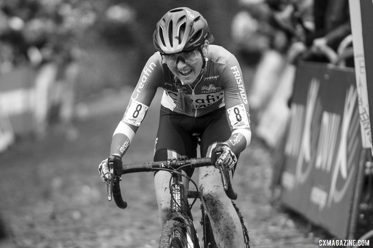 Eva Lechner grits her way up the Koppenberg. 2019 DVV Trofee Koppenbergcross. © B. Hazen / Cyclocross Magazine