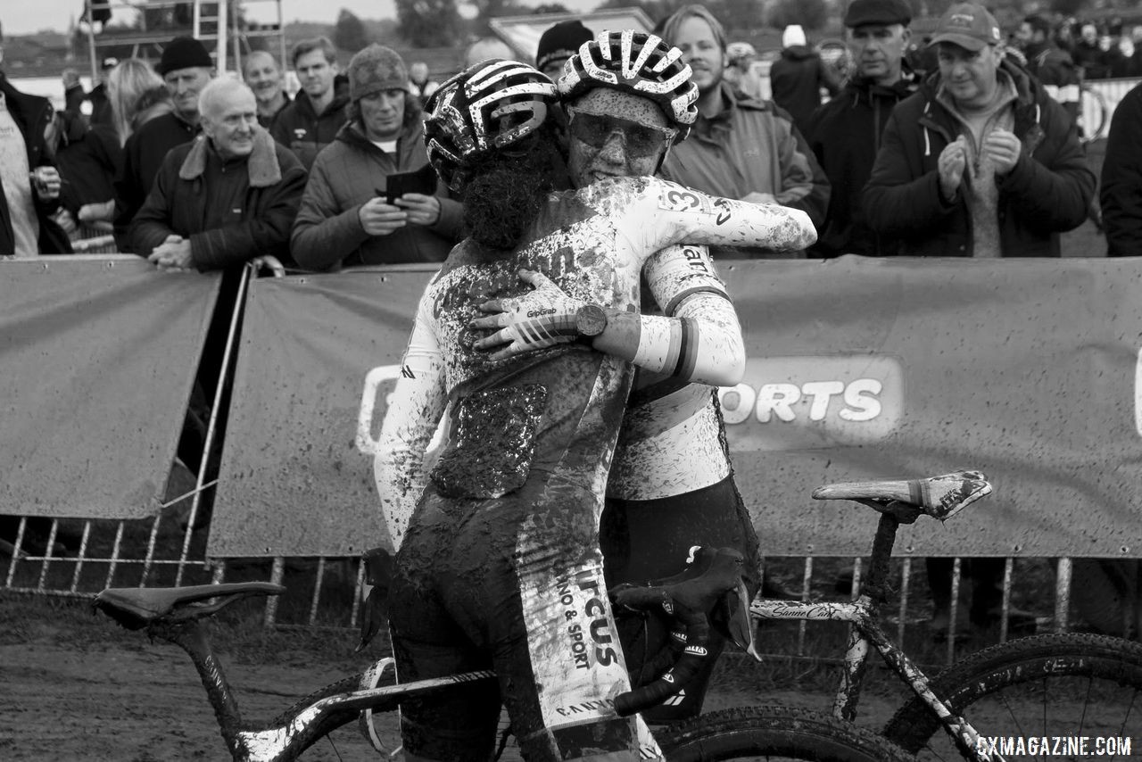 Ceylin Alvarado and Sanne Cant share a congratulatory embrace after the Elite Women's race. 2019 Superprestige Ruddervoorde. © B. Hazen / Cyclocross Magazine