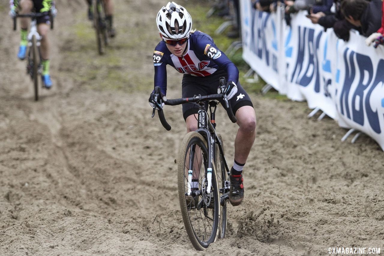 Cassidy Hickey showed off some Body English in the sand. 2019 World Cup Koksijde. © B. Hazen / Cyclocross Magazine