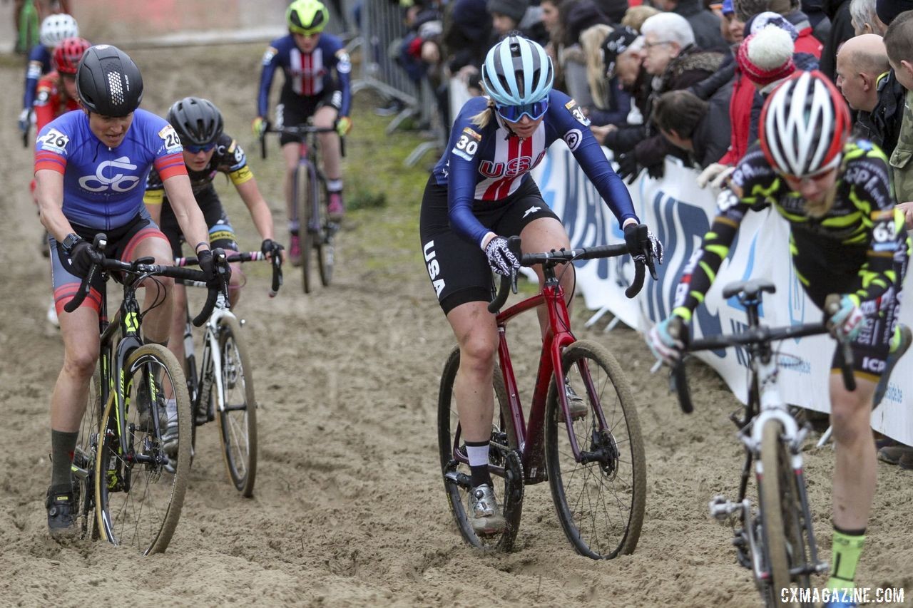 Katja Freeburn rode the sand. 2019 World Cup Koksijde. © B. Hazen / Cyclocross Magazine