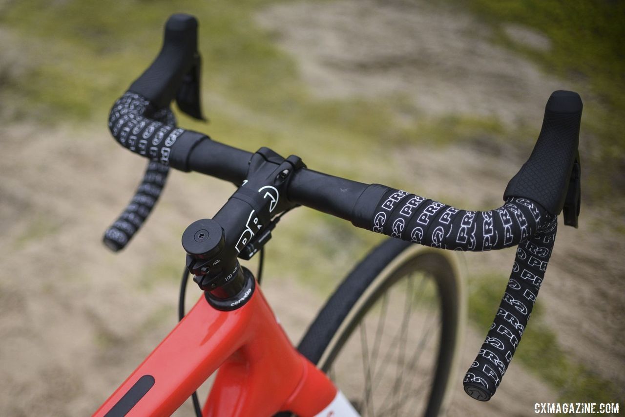 Pro provided Nieuwenhuis' cockpit, with an alloy Pro Vibe stem and alloy Pro PLT handlebar. Joris Nieuwenhuis' Cervélo Áspero Cyclocross Bike. © L. Haumesser / Cyclocross Magazine