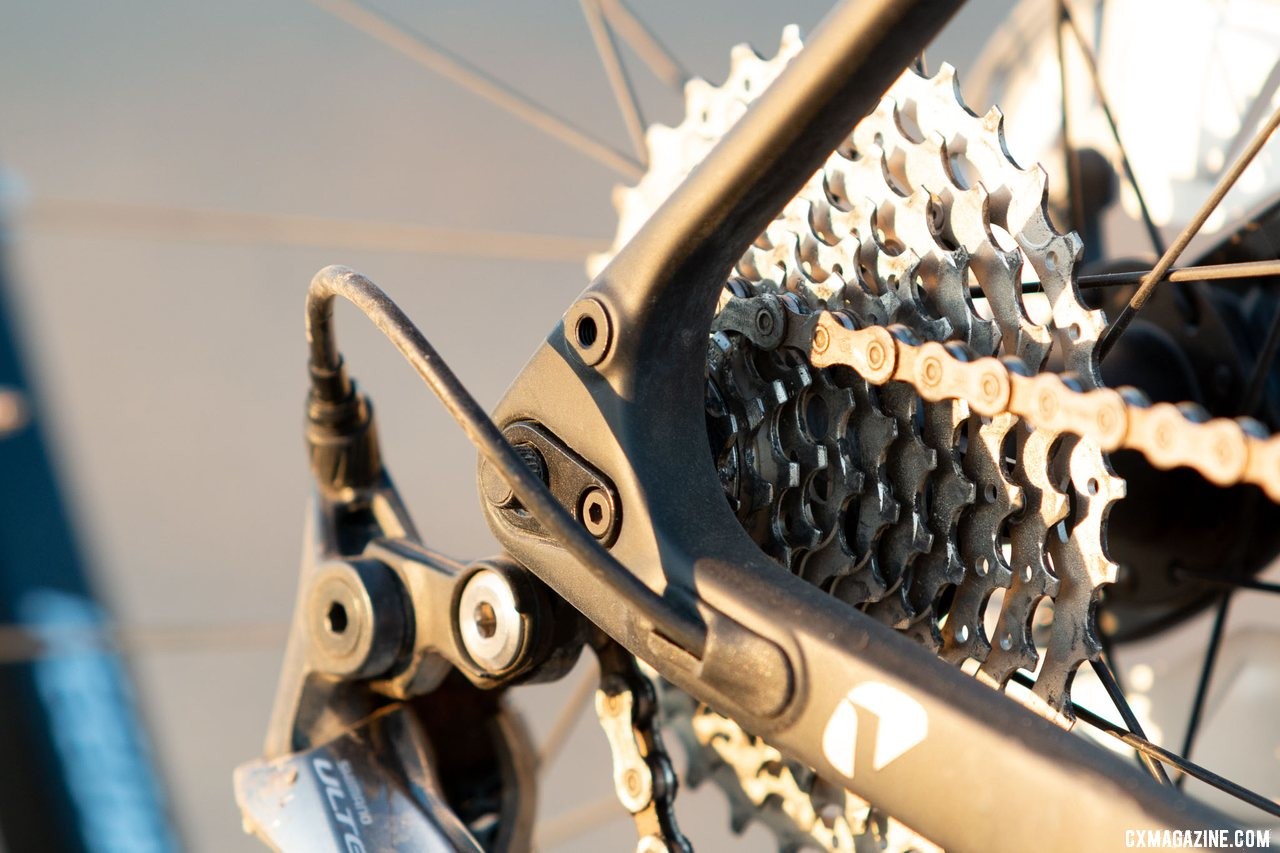 Fender mounts and internal routing on Viathon's G.1 carbon gravel bike. © A. Yee / Cyclocross Magazine