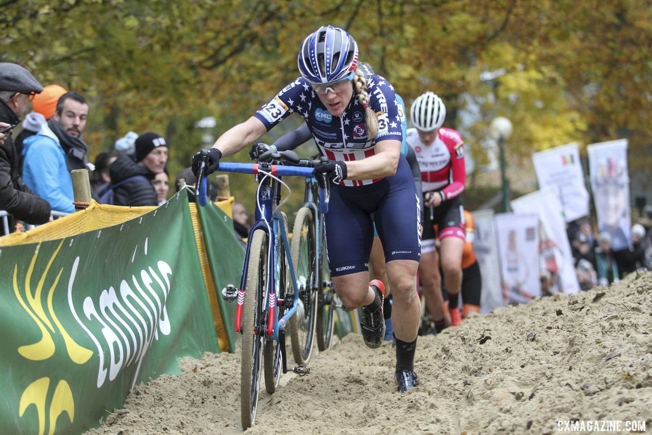 Katie Compton dashes through one of the many running sections. 2019 World Cup Koksijde. © B. Hazen / Cyclocross Magazine