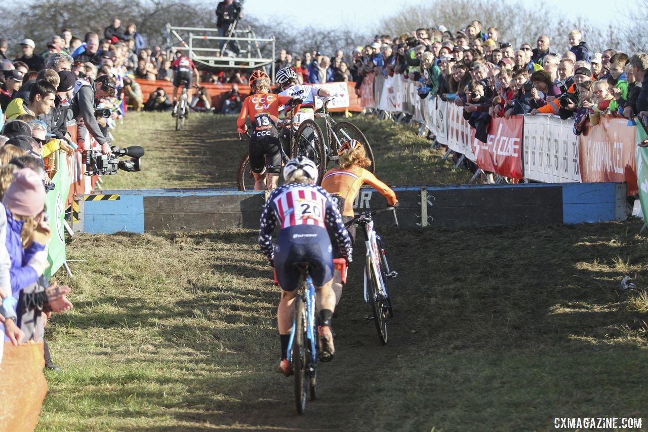 Katie Compton and others head toward the barriers. 2019 World Cup Tabor, Czech Republic. © B. Hazen / Cyclocross Magazine