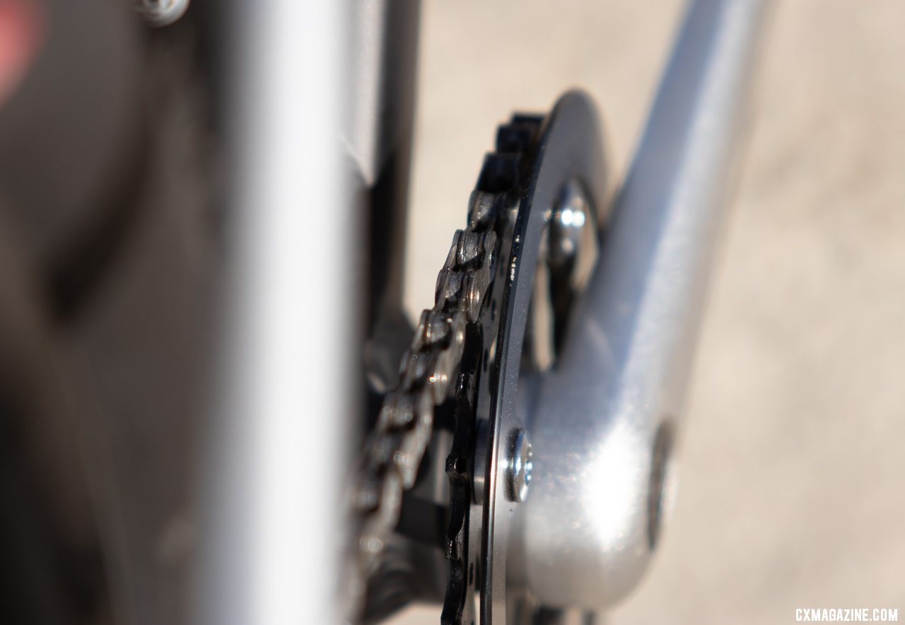 The Woom Off 5 24" bike features a single chain guard. © A. Yee / Cyclocross Magazine