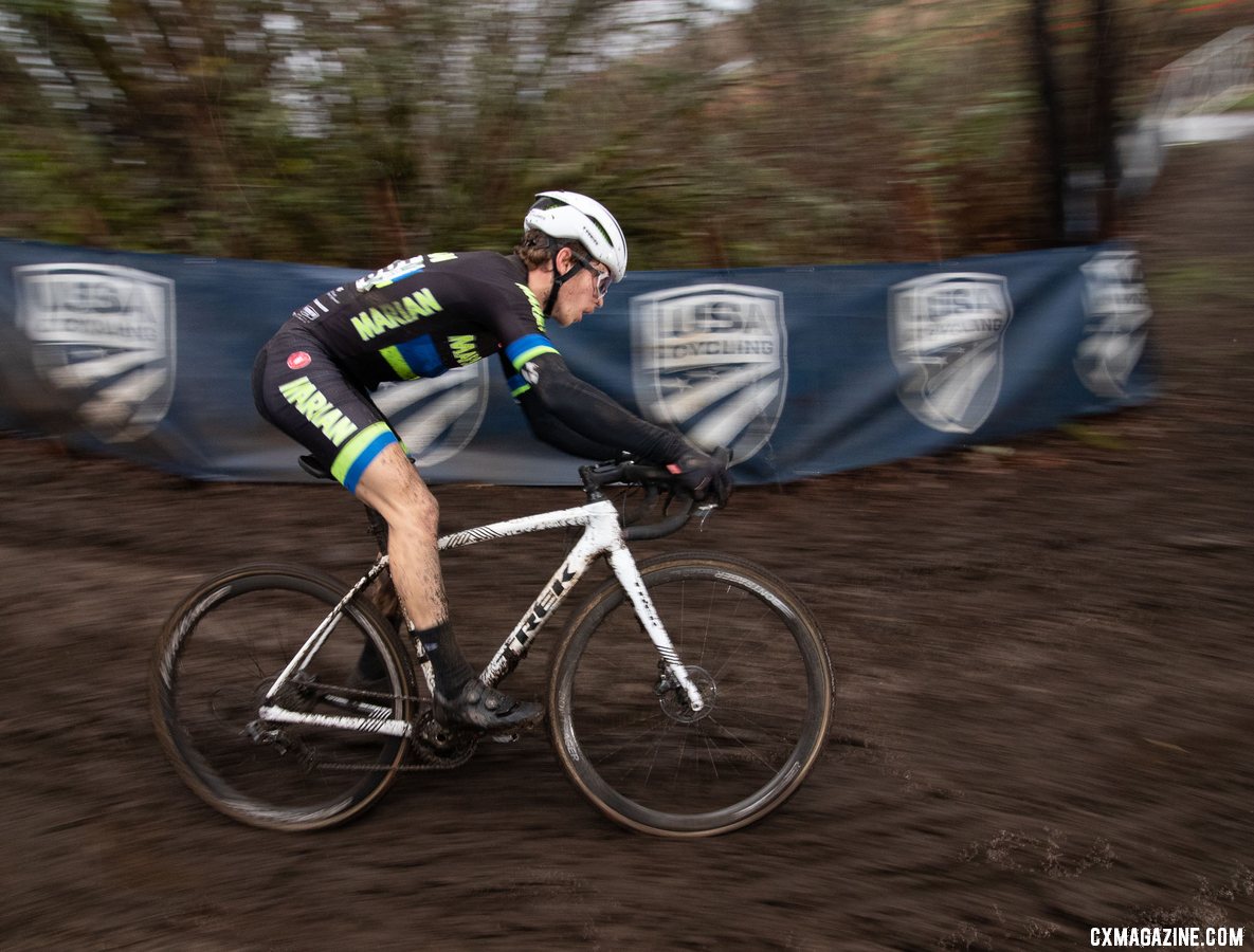 Caleb Swartz clears on of the final obstacles on his way to his second national cyclocross championship. Collegiate Varsity Men. 2019 Cyclocross National Championships, Lakewood, WA. © A. Yee / Cyclocross Magazine