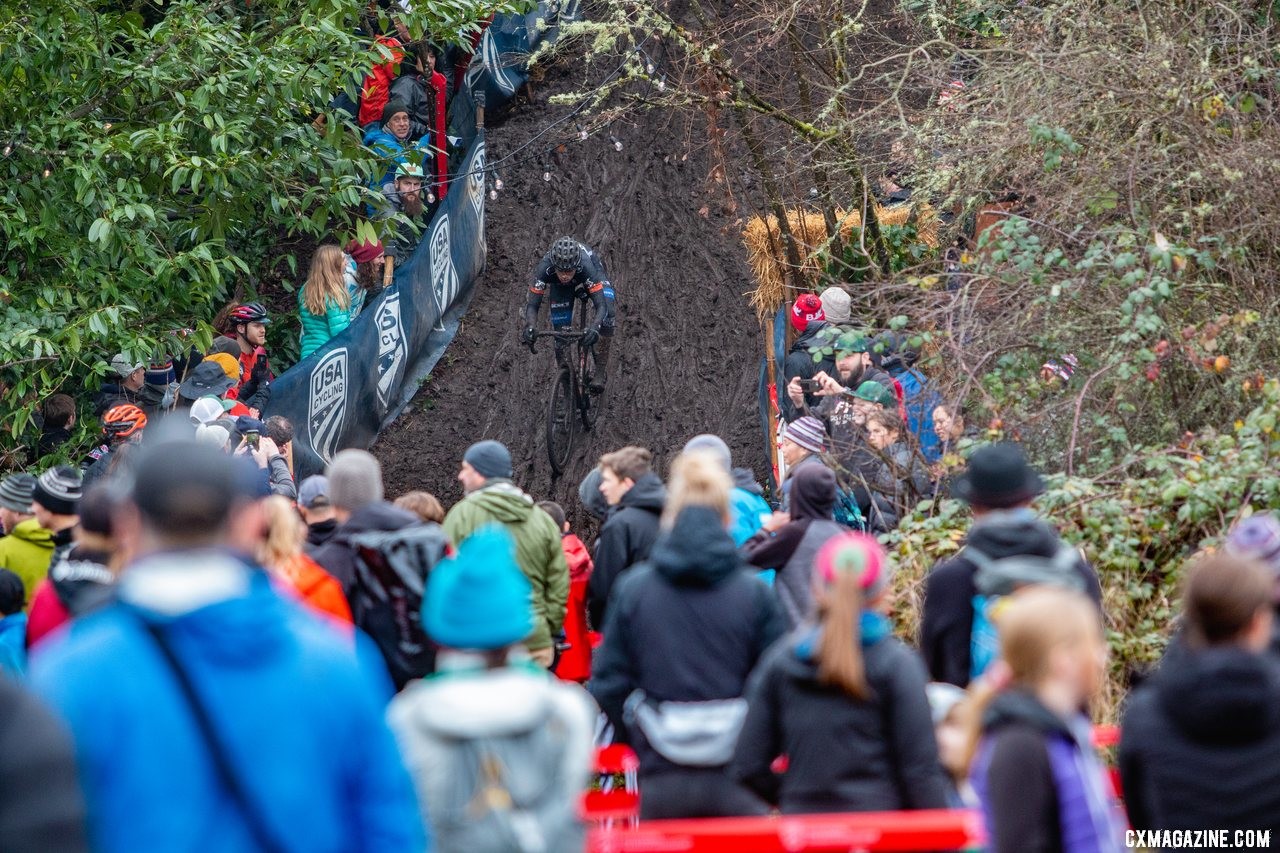 Saturday's Junior races drew impressive crowds, especially at the descents. Junior Men 15-16. 2019 Cyclocross National Championships, Lakewood, WA. © A. Yee / Cyclocross Magazine