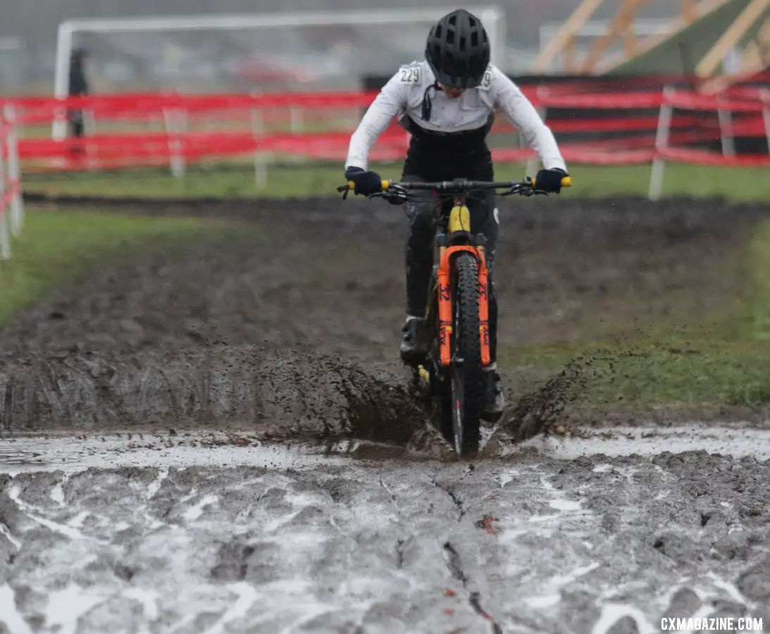 Bailey Jonas splashes through a deep puddle near the pit. Junior Women 13-14. 2019 Cyclocross National Championships, Lakewood, WA. © D. Mable / Cyclocross Magazine