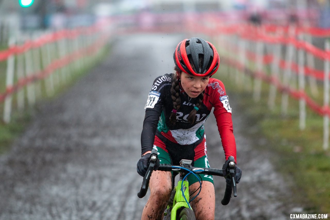 Alyssa Sarkisov preps for a turn on her way to a top-ten finish. Junior Women 13-14. 2019 Cyclocross National Championships, Lakewood, WA. © A. Yee / Cyclocross Magazine