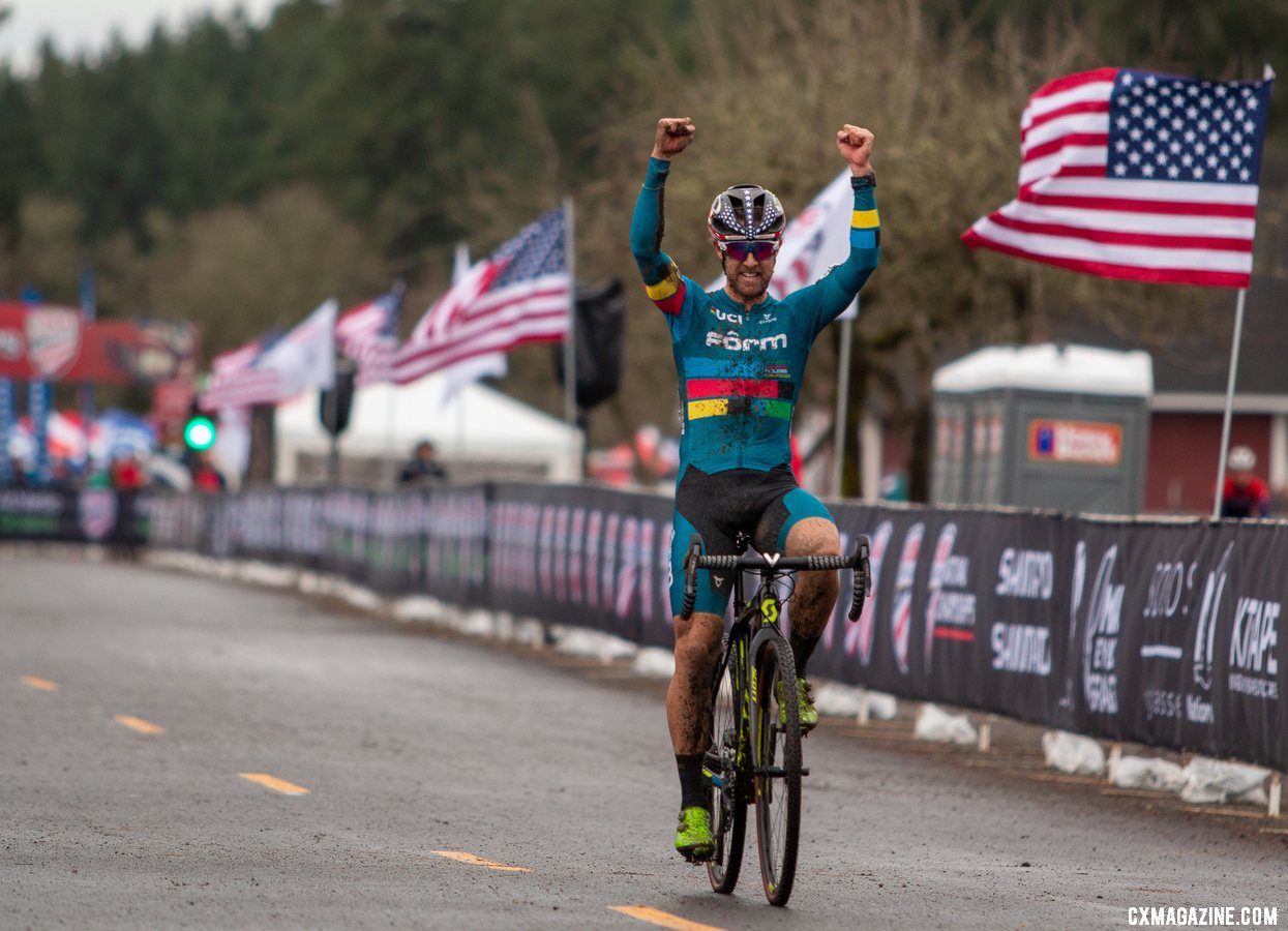 Jake Wells keeps the title he's held since January 2018 in Reno. Masters Men 40-44. 2019 Cyclocross National Championships, Lakewood, WA. © A. Yee / Cyclocross Magazine