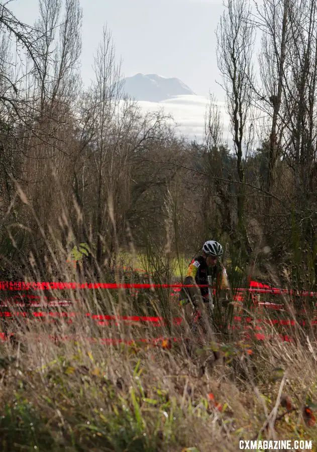 Mount Rainier decided to show itself for a brief time on Friday. Masters Women 55-59. 2019 Cyclocross National Championships, Lakewood, WA. © D. Mable / Cyclocross Magazine