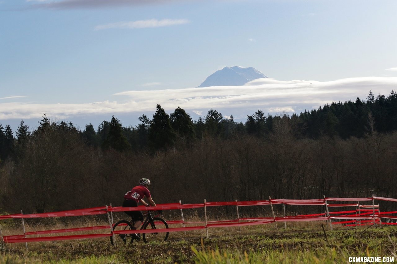 Mount Rainier decided to show itself for a brief time on Friday. Masters Women 55-59. 2019 Cyclocross National Championships, Lakewood, WA. © D. Mable / Cyclocross Magazine