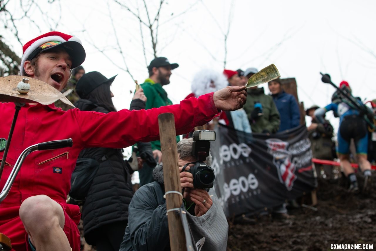 "Dalla fo yo thoughts!" Singlespeed Women. 2019 Cyclocross National Championships, Lakewood, WA. © A. Yee / Cyclocross Magazine