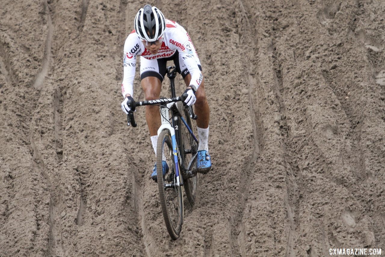 Ceylin del Carmen Alvarado had a strong afternoon, finishing second. 2019 Superprestige Zonhoven. © B. Hazen / Cyclocross Magazine