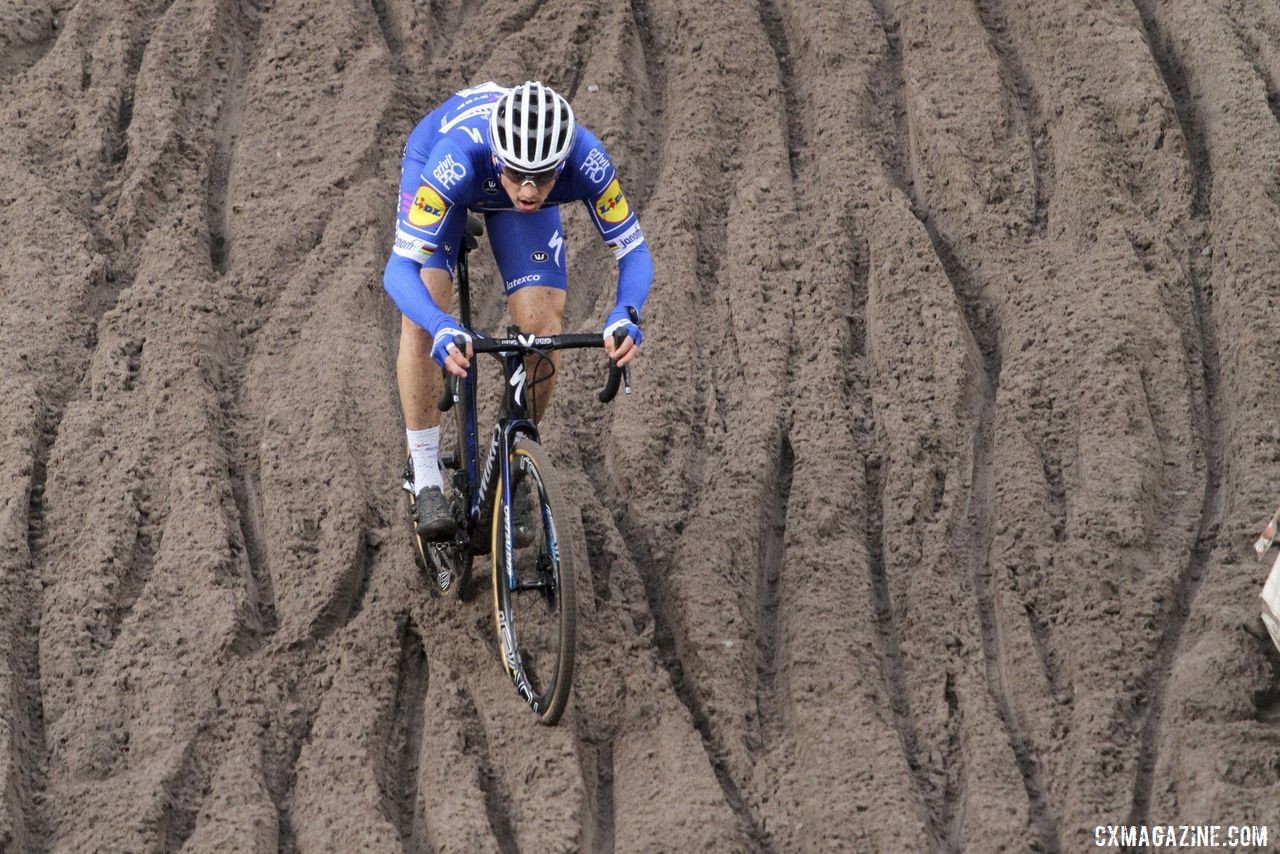 Zdenek Stybar continued his short cyclocross season with a trip into De Kuil. 2019 Superprestige Zonhoven. © B. Hazen / Cyclocross Magazine